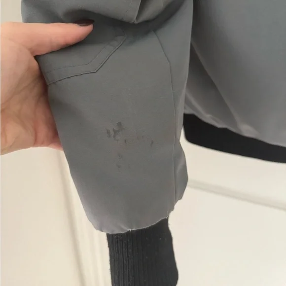 Canada Goose Chilliwack Bomber with Fur Hood - Gray - Small - Picture 6 of 8